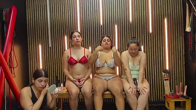 Snapshot of VantablackBDSMShow_ chatting on April 2026 12:49:01 PM VantablackBDSMShow online show from April 2026 12:49:01 PM