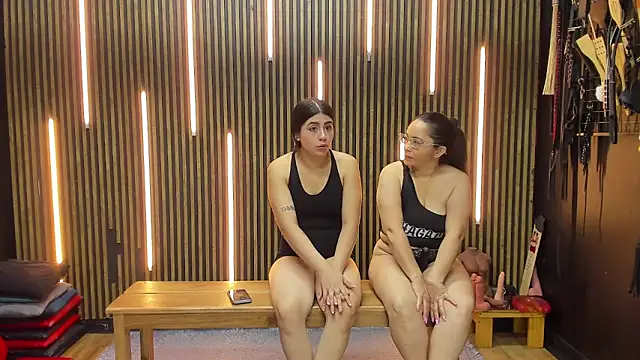 Snapshot of VantablackBDSMShow_ chatting on April 2026 07:08:02 PM VantablackBDSMShow online show from April 2026 07:08:02 PM