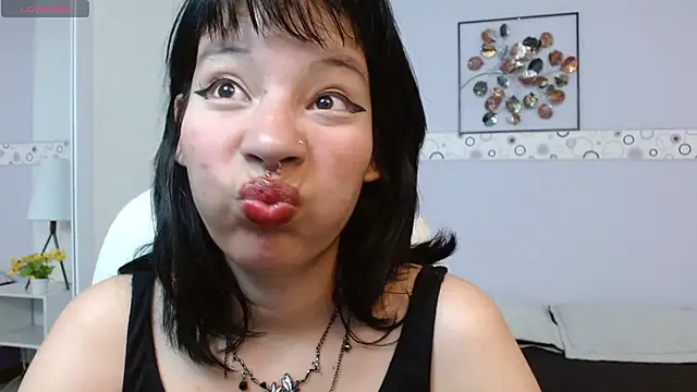 Snapshot of FresaAnix chatting on October 2025 07:37:01 PM FresaAnix online show from October 2025 07:37:01 PM