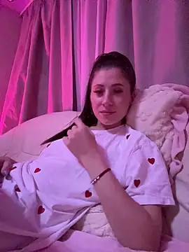 Snapshot of dark_summer chatting on November 2025 04:00:01 PM dark summer online show from November 2025 04:00:01 PM