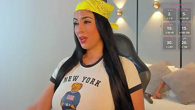 Snapshot of ashly_moonn chatting on June 2026 12:37:01 PM ashly moonn online show from June 2026 12:37:01 PM