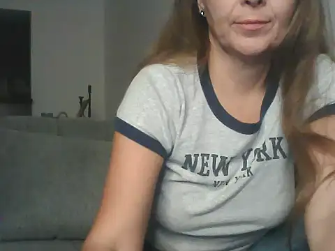 Avelinii online show from May 2026 04:12:01 PM