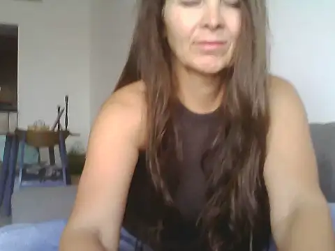 Avelinii online show from May 2026 01:30:02 PM