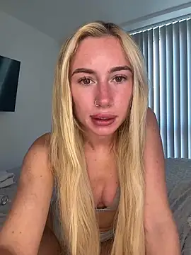 Snapshot of SexySaraxxoo chatting on May 2026 09:28:01 AM SexySaraxxoo online show from May 2026 09:28:01 AM