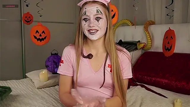 AlbaMesick online show from October 2025 12:07:02 PM