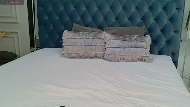 SunnyDane online show from December 2025 12:47:02 PM