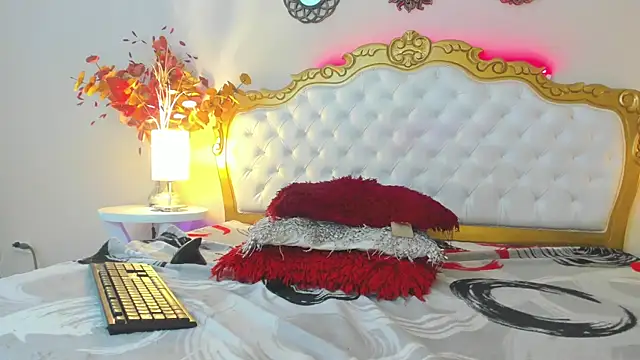 Snapshot of KeyGales chatting on October 2025 07:34:02 PM KeyGales online show from October 2025 07:34:02 PM