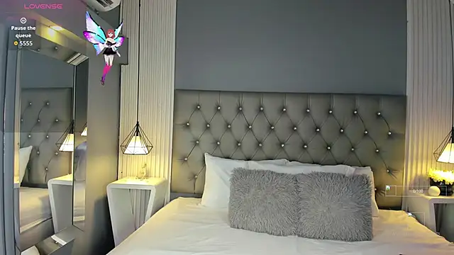 Snapshot of LunaBloomn chatting on November 2025 12:03:01 PM LunaBloomn online show from November 2025 12:03:01 PM