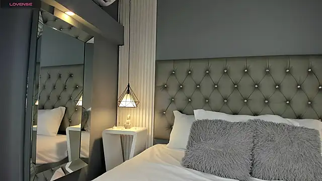 Snapshot of LunaBloomn chatting on November 2025 05:02:01 PM LunaBloomn online show from November 2025 05:02:01 PM