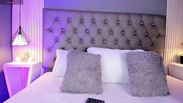 Snapshot of LunaBloomn chatting on January 2026 05:05:01 PM LunaBloomn online show from January 2026 05:05:01 PM