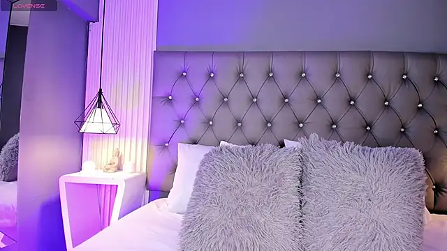 Snapshot of LunaBloomn chatting on February 2026 05:06:02 PM LunaBloomn online show from February 2026 05:06:02 PM