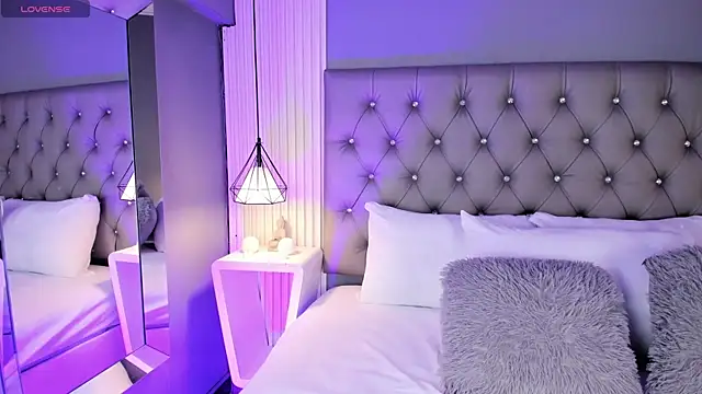 Snapshot of LunaBloomn chatting on February 2026 05:09:02 PM LunaBloomn online show from February 2026 05:09:02 PM