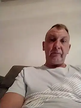 Snapshot of niezlomny75 chatting on September 2025 10:43:01 PM niezlomny75 online show from September 2025 10:43:01 PM