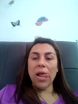 Snapshot of vanessa-titisM chatting on April 2026 05:32:02 PM vanessa-titisM online show from April 2026 05:32:02 PM