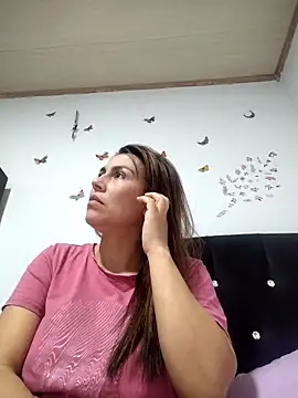 Snapshot of vanessa-titisM chatting on April 2026 03:35:02 AM vanessa-titisM online show from April 2026 03:35:02 AM