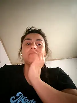 Snapshot of vanessa-titisM chatting on May 2026 02:28:01 AM vanessa-titisM online show from May 2026 02:28:01 AM