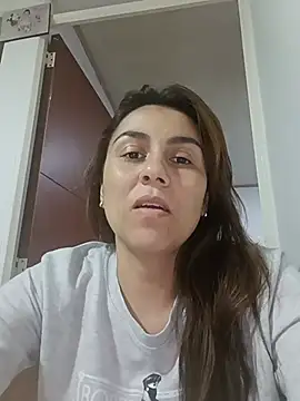 Snapshot of vanessa-titisM chatting on May 2026 12:19:01 AM vanessa-titisM online show from May 2026 12:19:01 AM