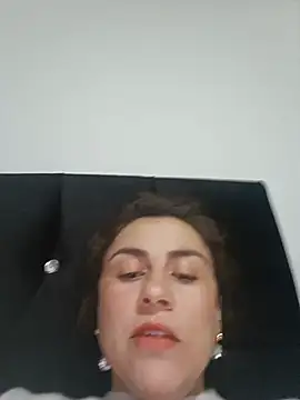 Snapshot of vanessa-titisM chatting on June 2026 02:17:02 AM vanessa-titisM online show from June 2026 02:17:02 AM