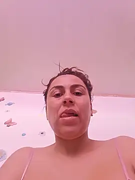 Snapshot of vanessa-titisM chatting on June 2026 03:07:02 PM vanessa-titisM online show from June 2026 03:07:02 PM