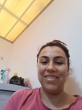 Snapshot of vanessa-titisM chatting on June 2026 10:04:01 PM vanessa-titisM online show from June 2026 10:04:01 PM