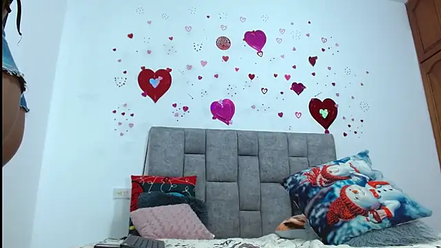 ebony joness online show from December 2025 05:07:02 PM