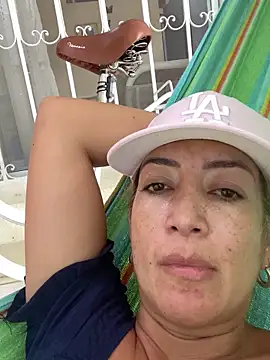 Snapshot of sara_peters_ chatting on October 2025 09:14:01 PM sara peters  online show from October 2025 09:14:01 PM