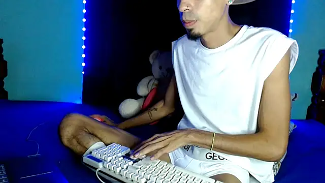 Snapshot of Alexx_1214 chatting on October 2025 04:04:02 AM Alexx 1214 online show from October 2025 04:04:02 AM