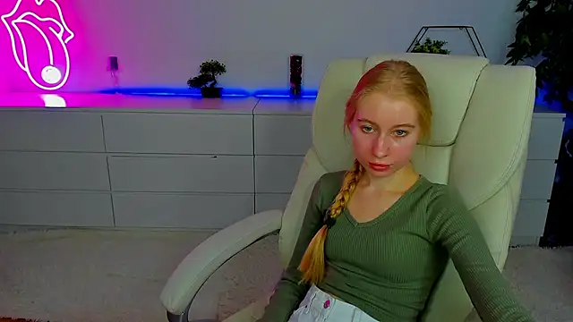 Alina Blonde online show from October 2025 12:11:01 PM
