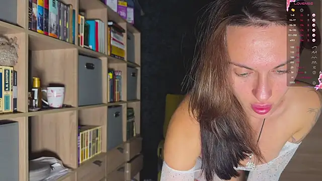 Snapshot of AzureEyes chatting on September 2025 04:19:01 PM AzureEyes online show from September 2025 04:19:01 PM