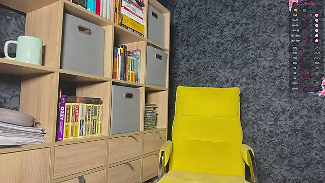 Snapshot of AzureEyes chatting on October 2025 04:28:01 PM AzureEyes online show from October 2025 04:28:01 PM