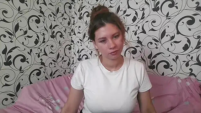 Snapshot of YourEmilie chatting on October 2025 08:01:01 AM YourEmilie online show from October 2025 08:01:01 AM
