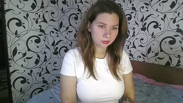 Snapshot of YourEmilie chatting on October 2025 07:53:02 AM YourEmilie online show from October 2025 07:53:02 AM