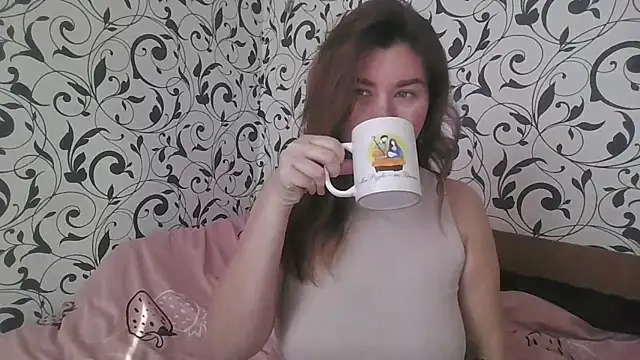 Snapshot of YourEmilie chatting on January 2026 09:24:02 AM YourEmilie online show from January 2026 09:24:02 AM