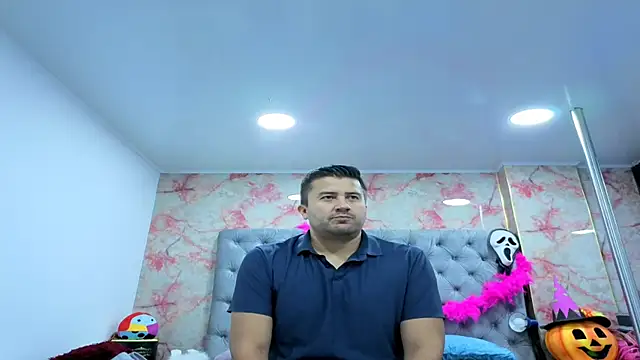 TonnyMorenoo online show from October 2025 05:37:01 PM