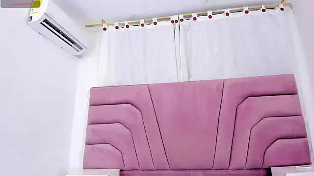 miajhonsonx online show from March 2026 02:13:02 PM