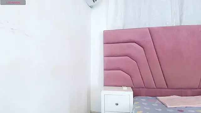 miajhonsonx online show from March 2026 07:50:02 PM