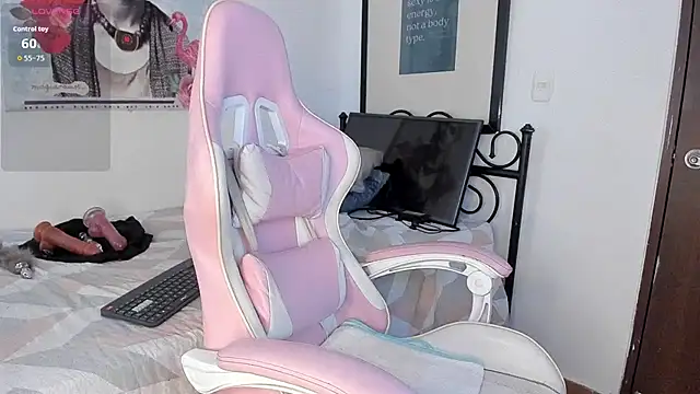 Lhia  online show from October 2025 01:42:02 PM