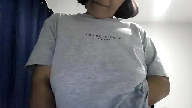 Snapshot of adri89-g chatting on June 2026 04:46:01 AM adri89-g online show from June 2026 04:46:01 AM