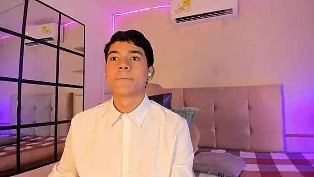 SandroVeyra online show from October 2025 04:01:02 AM