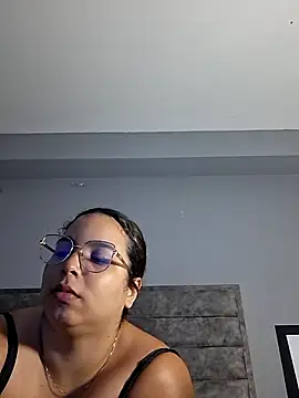 Aliciabloom online show from November 2025 12:15:01 PM