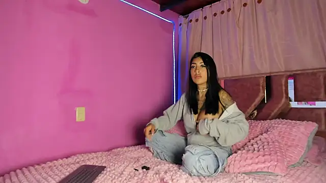 Snapshot of Missmoonstar chatting on November 2025 03:28:02 AM Missmoonstar online show from November 2025 03:28:02 AM