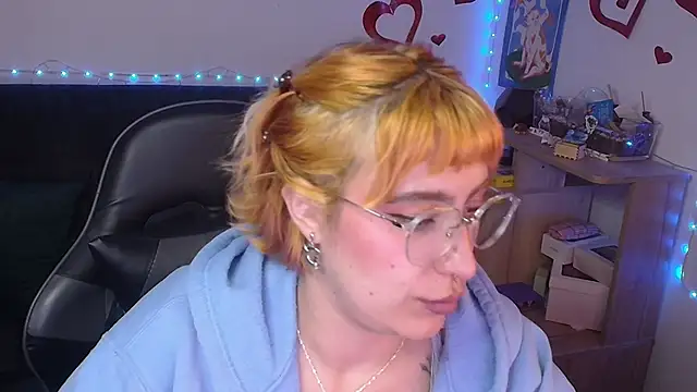 Snapshot of Miacatsito3 chatting on June 2026 06:16:02 AM Miacatsito3 online show from June 2026 06:16:02 AM