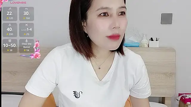 Snapshot of Miraitowa_ chatting on June 2026 04:02:02 AM Miraitowa online show from June 2026 04:02:02 AM