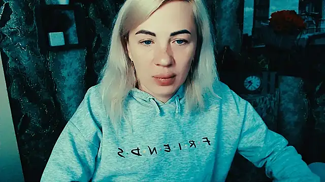 EmmaCat  online show from October 2025 06:28:01 AM