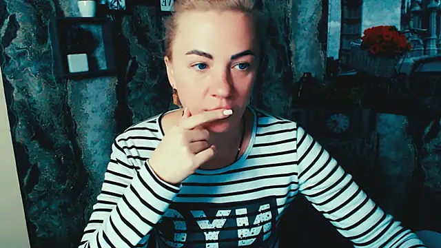 EmmaCat  online show from November 2025 05:06:01 AM