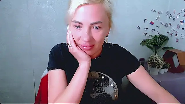 Snapshot of EmmaCat_ chatting on May 2026 06:10:02 AM EmmaCat online show from May 2026 06:10:02 AM