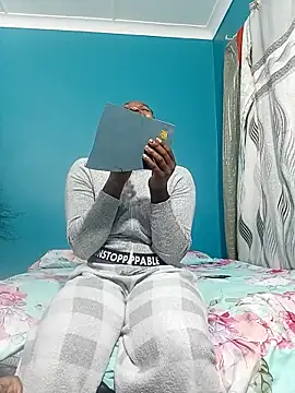 BlondieBitch online show from November 2025 05:07:01 PM