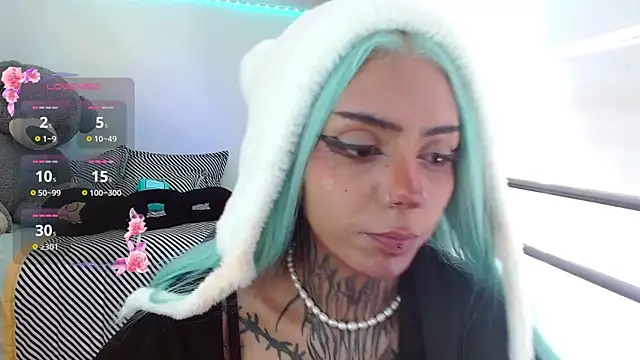 KoraRousee online show from November 2025 02:43:02 PM