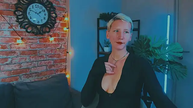 Kim Waite online show from October 2025 12:12:02 PM