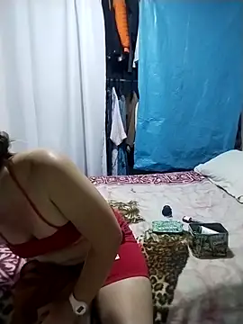 LaraCaliente online show from October 2025 12:40:02 AM